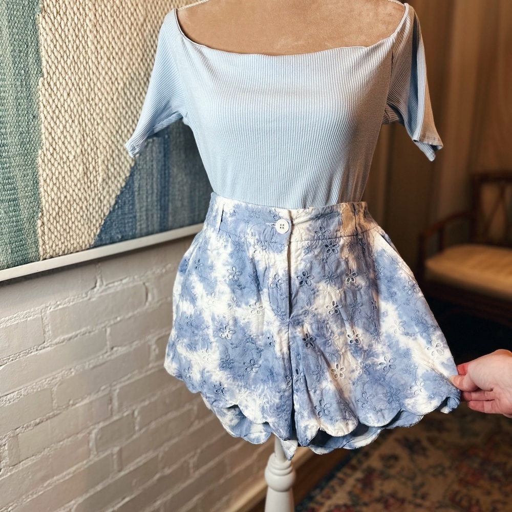 NWT Crown & Ivy Blue Tie-Dye Eyelet Scalloped Edge Shorts